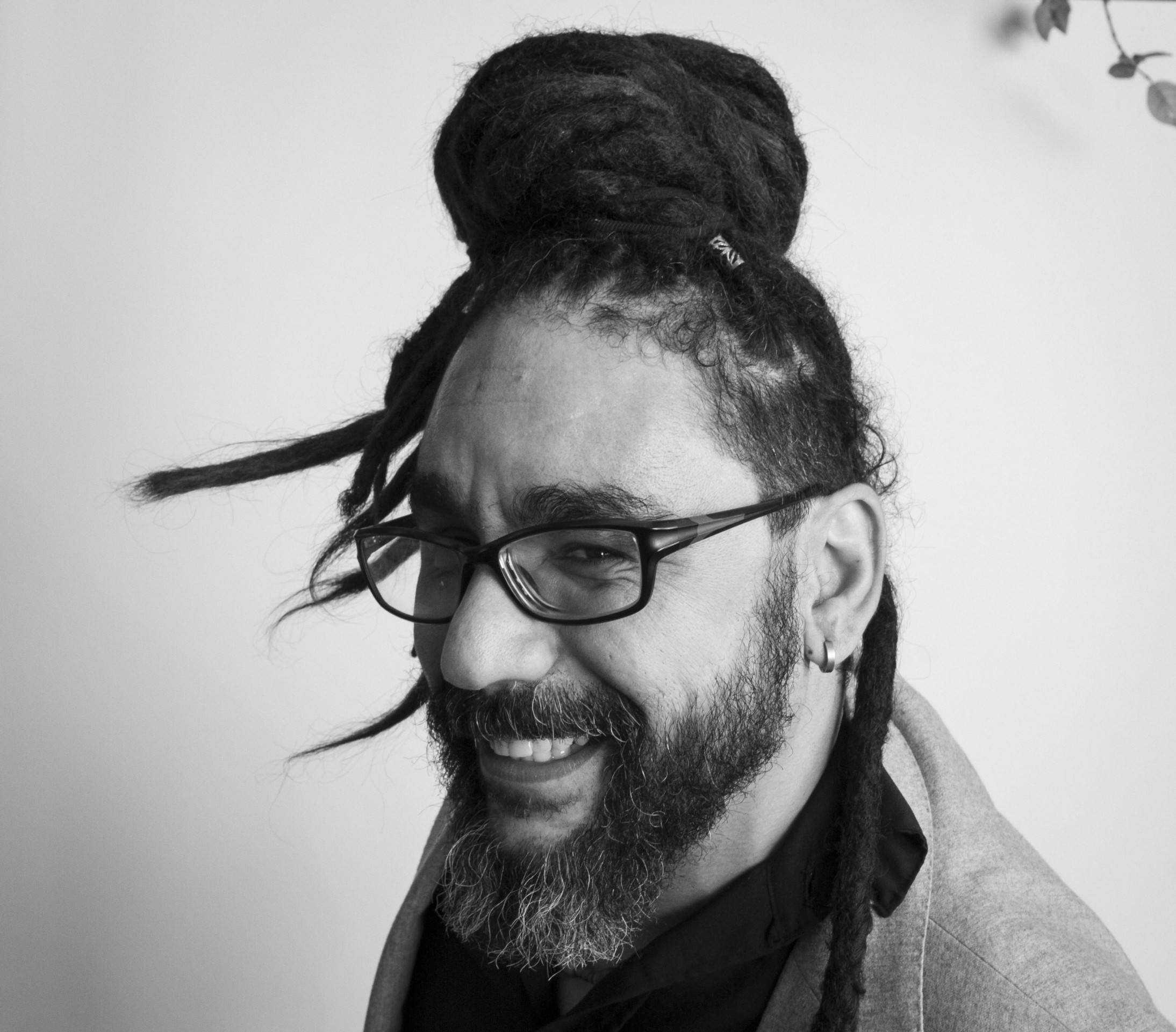 Projeto Raízes Musicais traz Alberto Salgado para show no Teatro dos Bancários