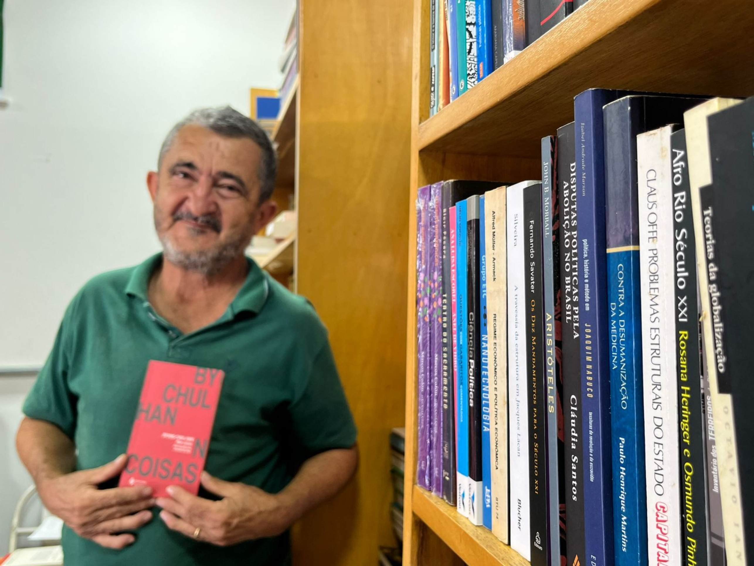 Chico está na UnB desde 1975, vendendo livros a alunos e professores