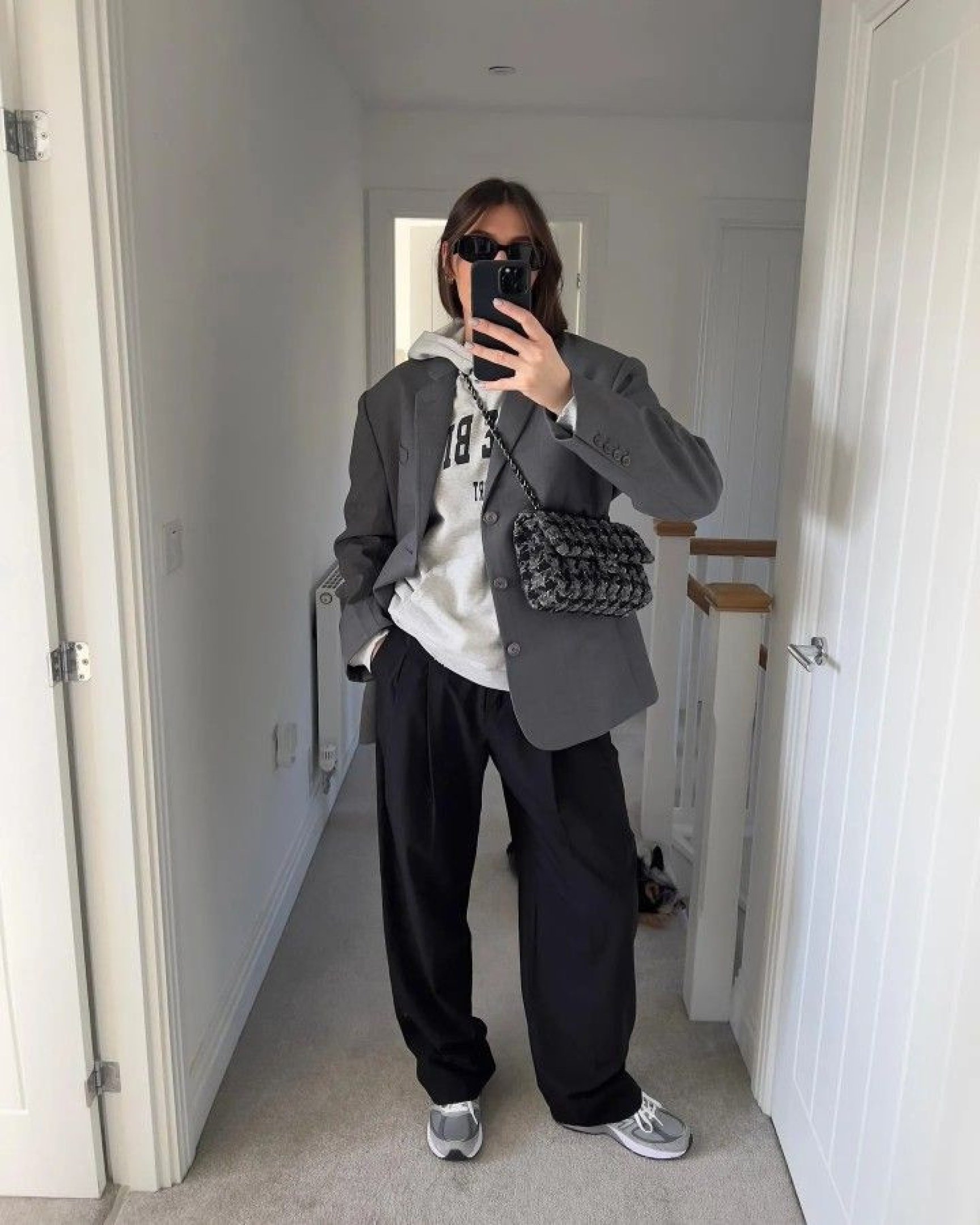Confortável com estilo: saiba como adaptar o moletom em diversos looks