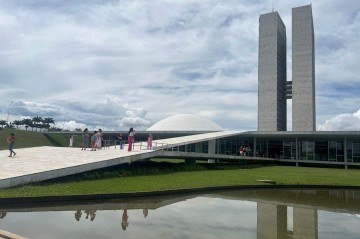 Parlamentares da base do governo e da oposição trocaram acusações e cobraram medidas diplomáticas do Executivo. Enquanto a base vê um ataque direto à soberania brasileira, a oposição responsabiliza o Palácio do Planalto pela deterioração nas relações bilaterais com os EUA -  (crédito: Ana Carolina Alves)