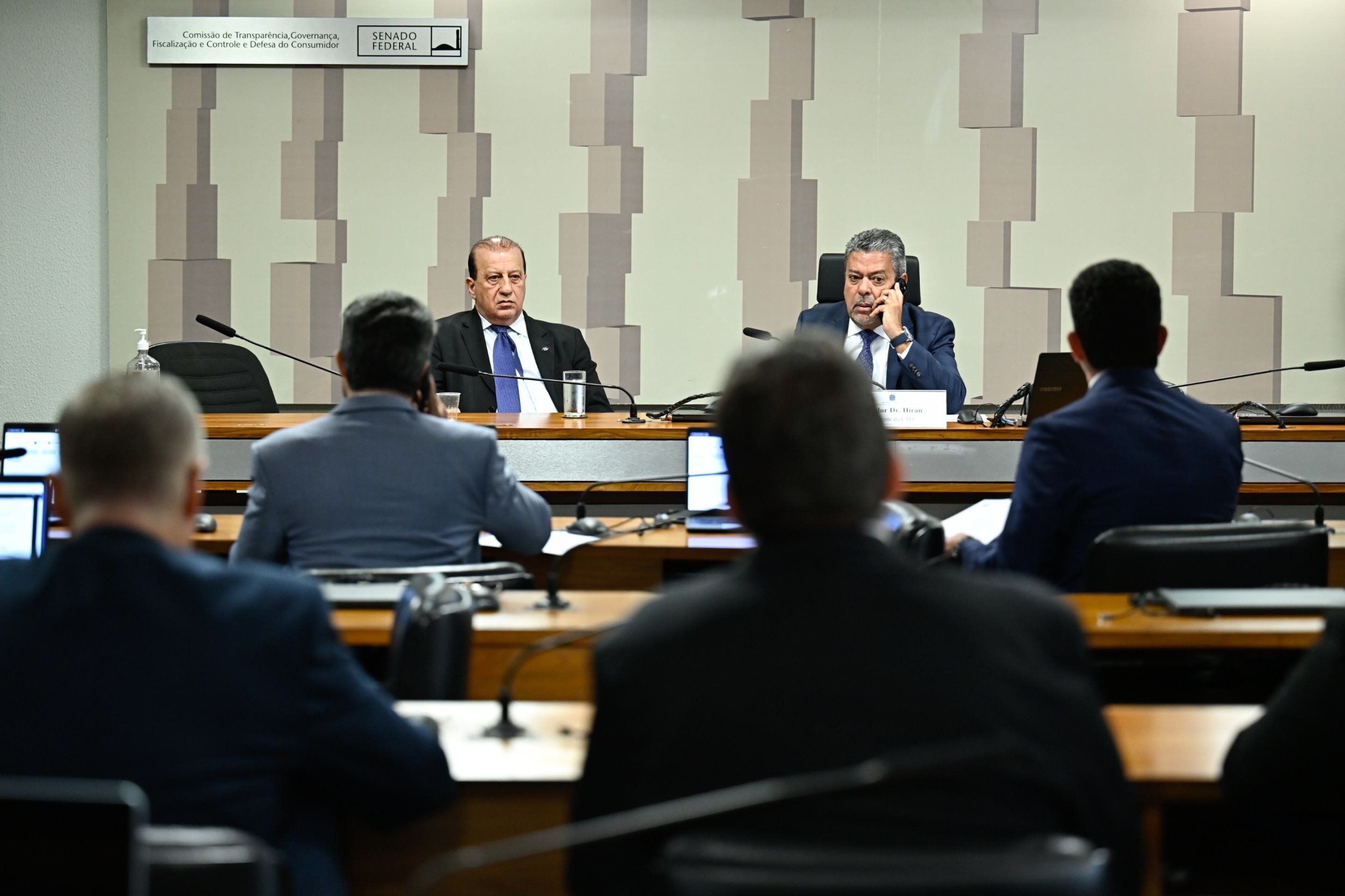 Senado cobra explicações de Gilberto Carvalho sobre acordos do governo com ONGs