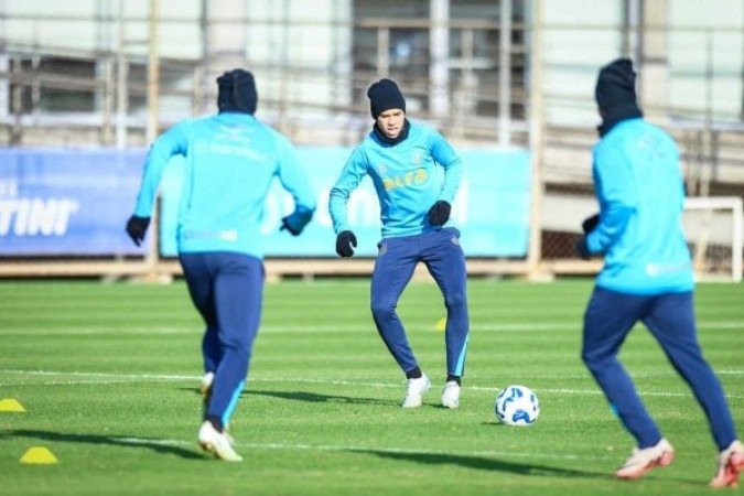 Comissão técnica dividiu jogadores do Grêmio em dois grupos para trabalhos defensivos e ofensivos - (crédito: Foto: Lucas Uebel / Grêmio FBPA) Comissão técnica dividiu jogadores do Grêmio em dois grupos para trabalhos defensivos e ofensivos - (crédito: Foto: Lucas Uebel / Grêmio FBPA)