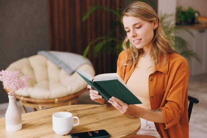 Mais do que um simples hábito, ler pode ser um verdadeiro caminho de cura (Imagem: ViDI Studio | Shutterstock) - (crédito: EdiCase) Mais do que um simples hábito, ler pode ser um verdadeiro caminho de cura (Imagem: ViDI Studio | Shutterstock) - (crédito: EdiCase)