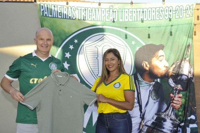  02/07/2025. Crédito: Minervino Júnior/CB/D.A Press. Brasil.  Brasilia - DF. Torcedor do Palmeiras que viajará para o jogo do mundial de clubes no EUA. Cristiano Braghin e sua esposa Vivian -  (crédito: Minervino Júnior/CB/D.A Press)