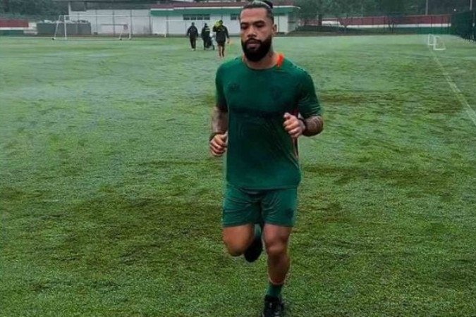 Otávio realiza tratamento no CT do Fluminense  -  (crédito: Foto: Reprodução/Instagram @otaviosantos)