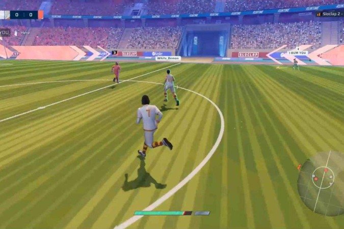 Diferente de FIFA ou eFootball, Rematch não imita a TV. Aqui, você joga colado no personagem, com a câmera nas costas e a bola à frente.