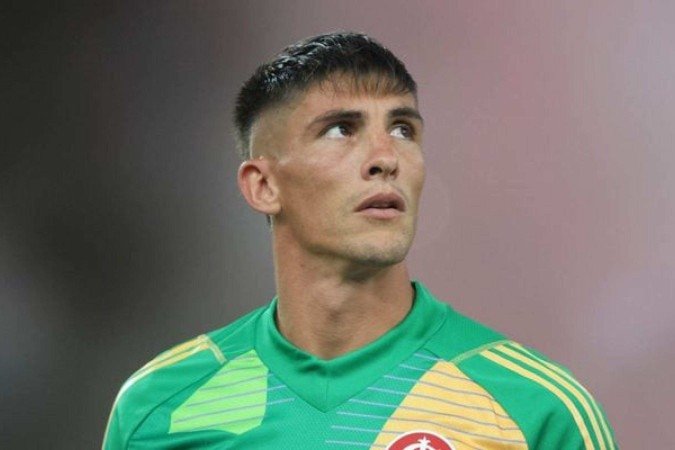 Rochet vive a expectativa de retornar à titularidade no Internacional - (crédito: Foto: Divulgação / SC Internacional) Rochet vive a expectativa de retornar à titularidade no Internacional - (crédito: Foto: Divulgação / SC Internacional)