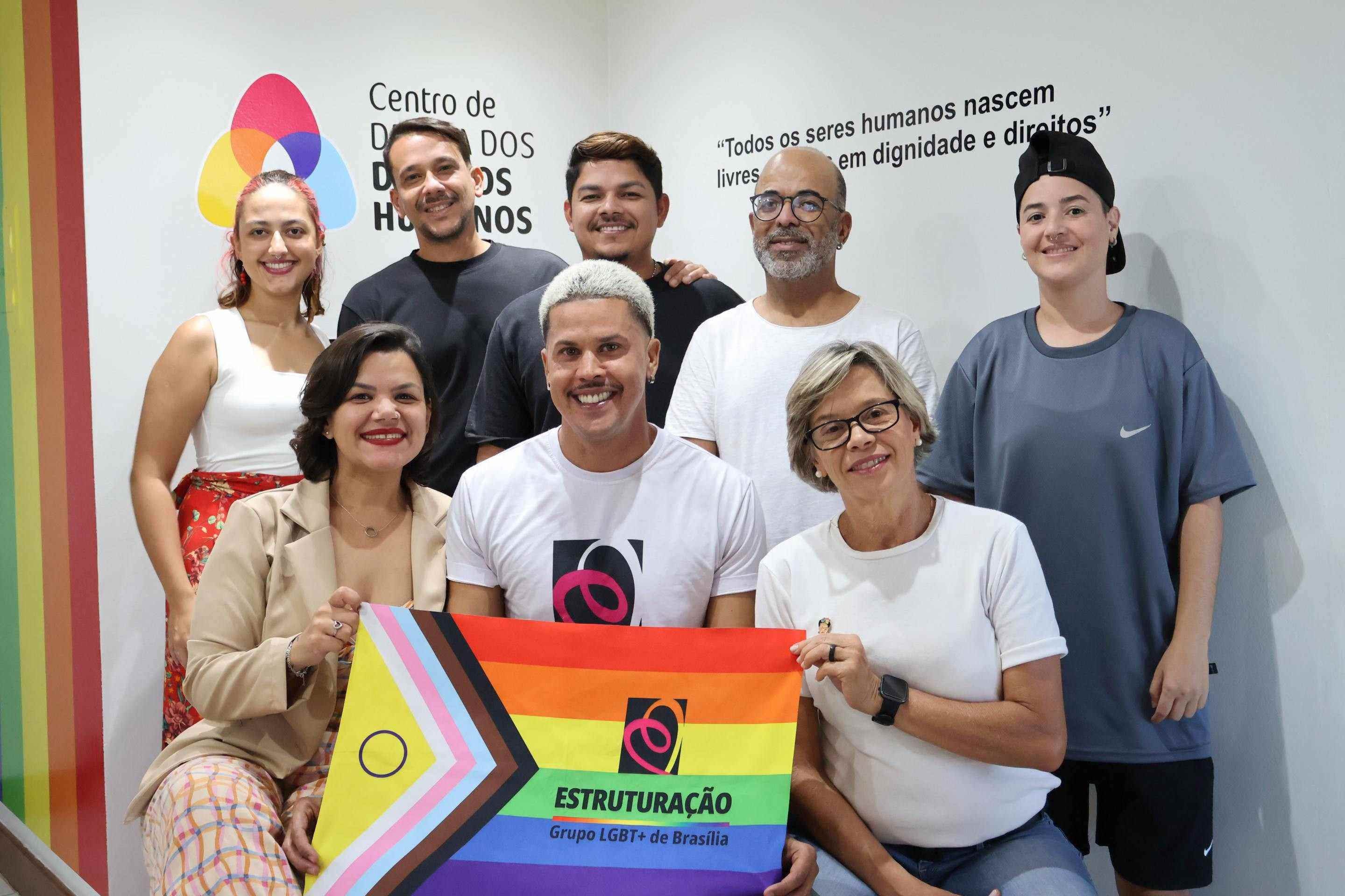O Instituto Estruturação foi criado em 1994 no DF e, desde então, atua na proteção de pessoas LGBT  