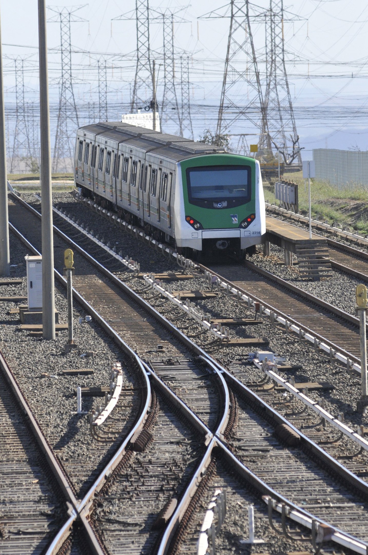 Pico de energia resulta em desenergização do Metrô-DF na estação Guariroba