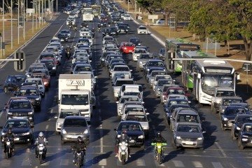 Fiscalização do licenciamento 2025 para placas terminadas em 3, 4 e 5 começa em 1º de novembro - (crédito: Minervino Júnior/CB/D.A.Press) Fiscalização do licenciamento 2025 para placas terminadas em 3, 4 e 5 começa em 1º de novembro - (crédito: Minervino Júnior/CB/D.A.Press)