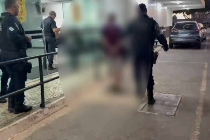 O homem foi encaminhado à 26ª Delegacia de Polícia para as medidas legais cabíveis - (crédito: Divulgação (PMDF)) O homem foi encaminhado à 26ª Delegacia de Polícia para as medidas legais cabíveis - (crédito: Divulgação (PMDF))