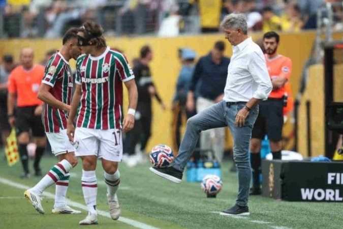 Era bom mesmo! Renato Gaúcho (ao fundo), técnico do Fluminense - (crédito: Foto: LUCAS MERÇON / FLUMINENSE F.C.) Era bom mesmo! Renato Gaúcho (ao fundo), técnico do Fluminense - (crédito: Foto: LUCAS MERÇON / FLUMINENSE F.C.)