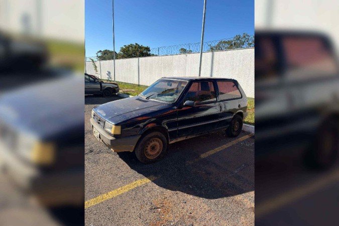 Com o apoio dos detidos, os policiais se dirigiram a uma residência onde estavam guardadas outras mercadorias furtadas - (crédito: Divulgação/PMDF) Com o apoio dos detidos, os policiais se dirigiram a uma residência onde estavam guardadas outras mercadorias furtadas - (crédito: Divulgação/PMDF)