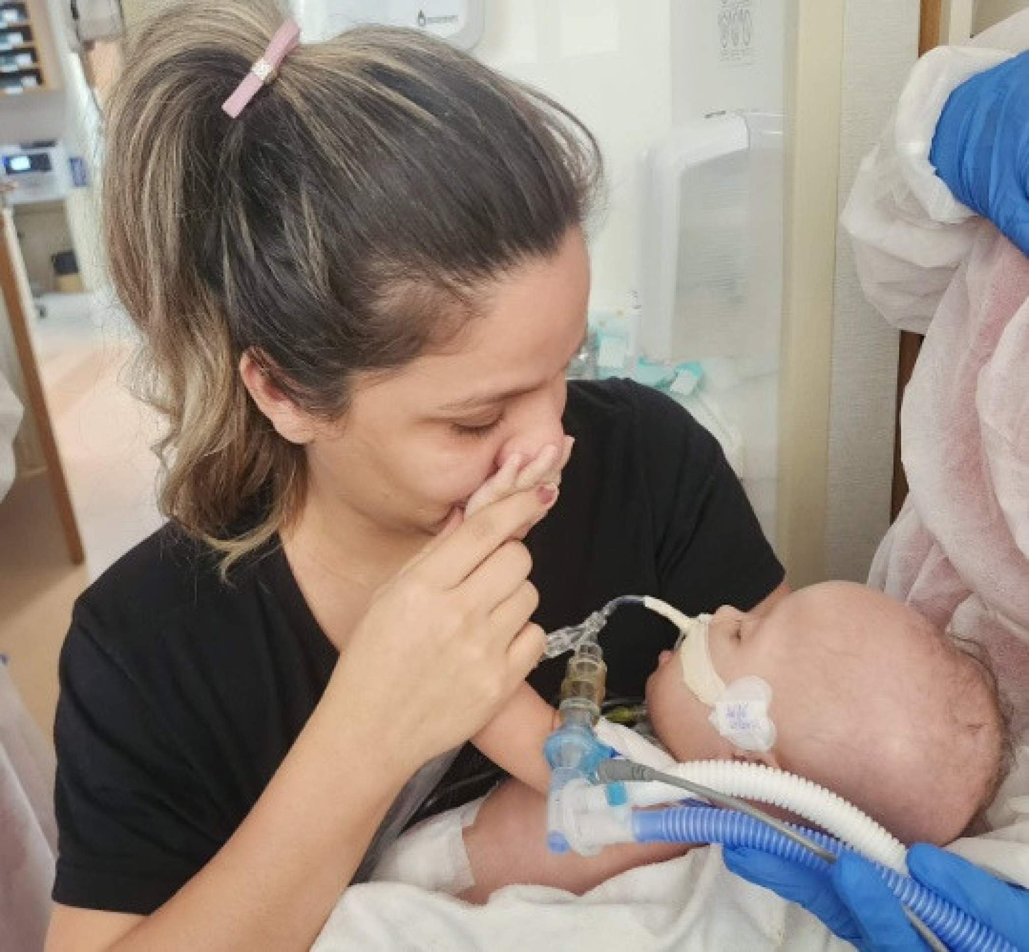 Médica-fotógrafa, Suzana Berlim, registra momentos de famílias e crianças na UTI