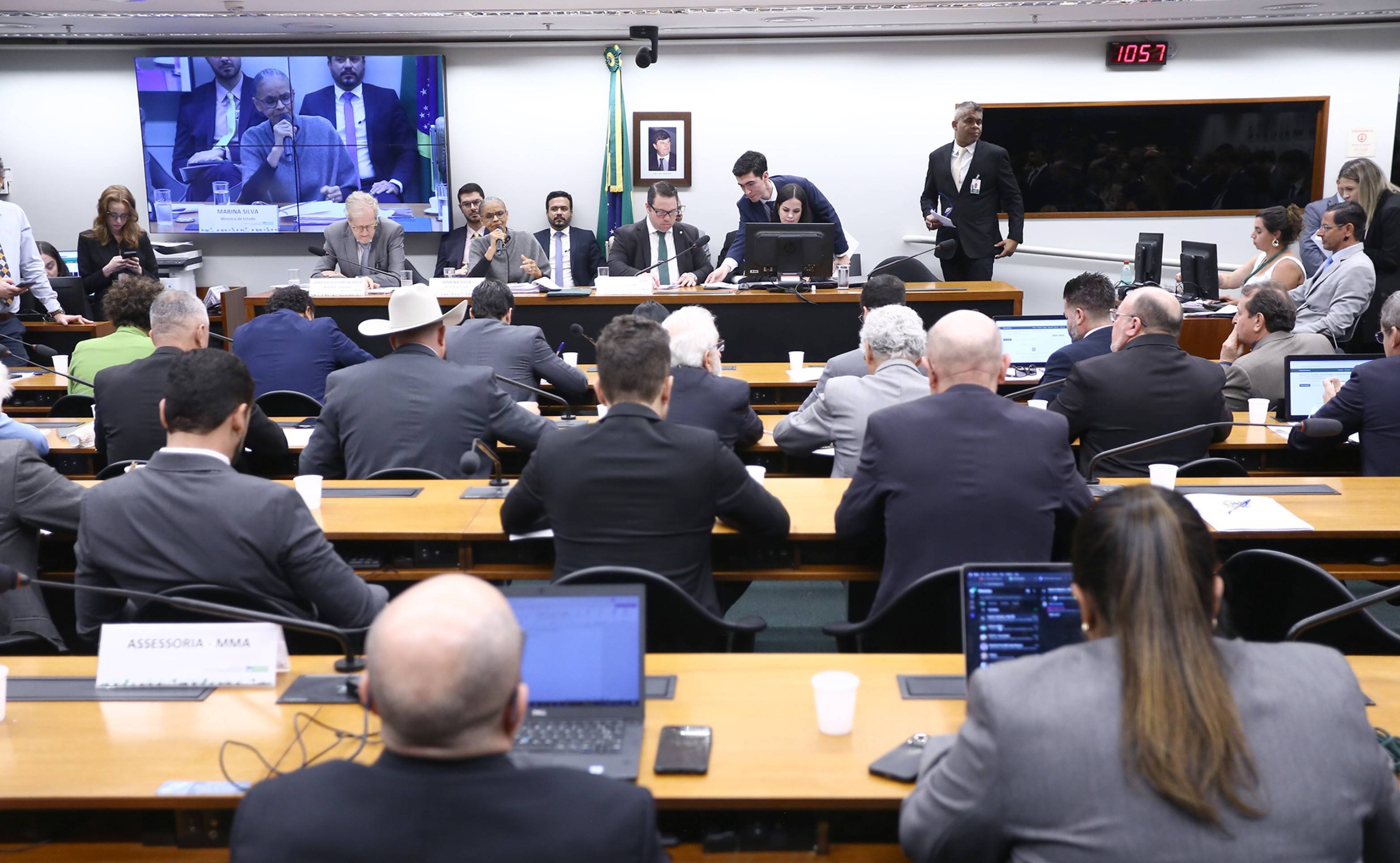 Secretaria da Mulher aciona corregedoria após ataques a Marina Silva na Câmara