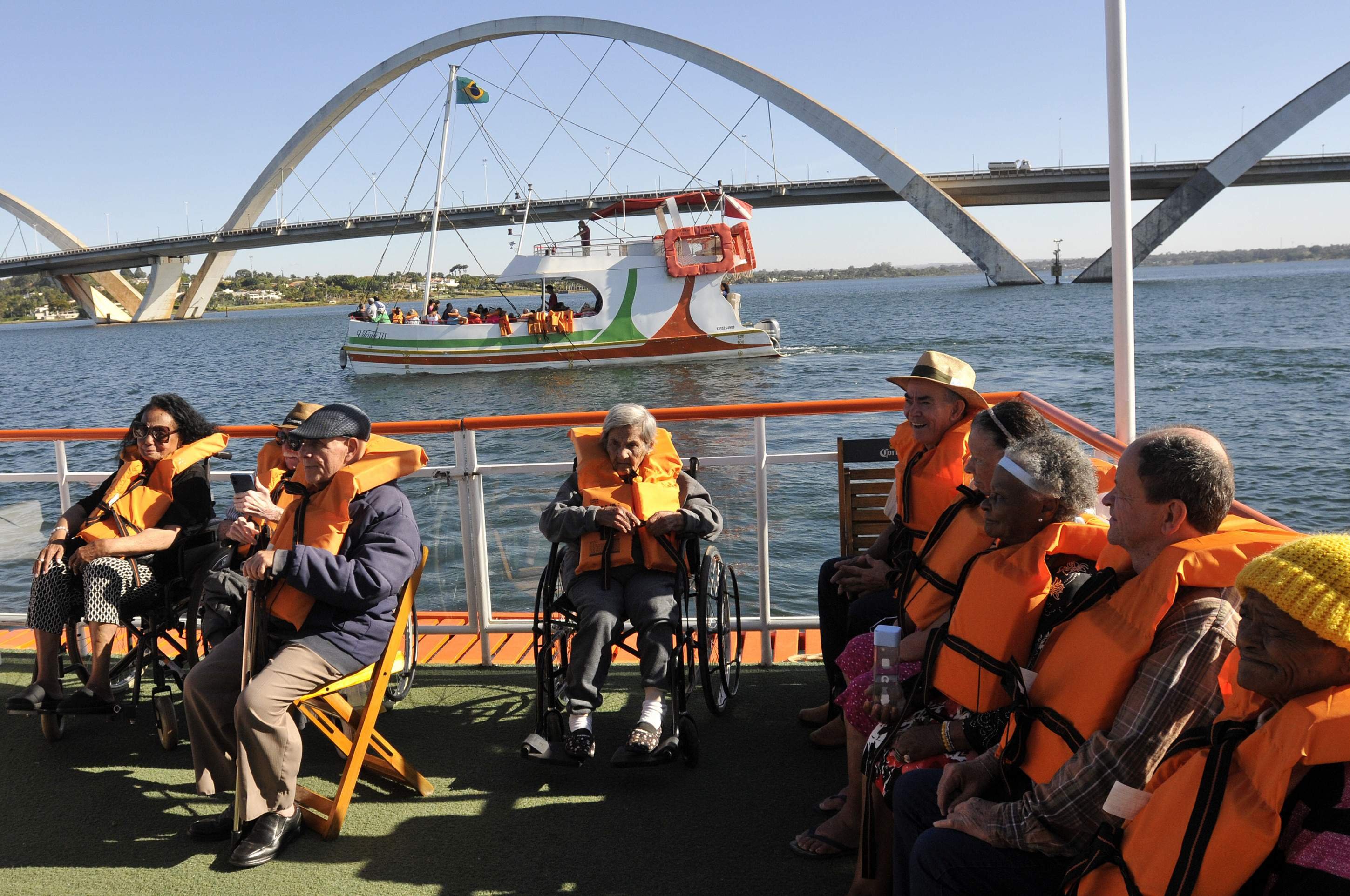 O passeio passou pela ponte JK durante o percurso