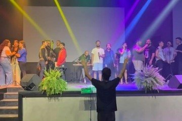 Culto na Arena Apostólica que tem como missão restaurar aquilo que foi perdido 
ou arrancado por anos de discursos violentos em nome da religião -  (crédito:  Reprodução/Arena Apostólica)