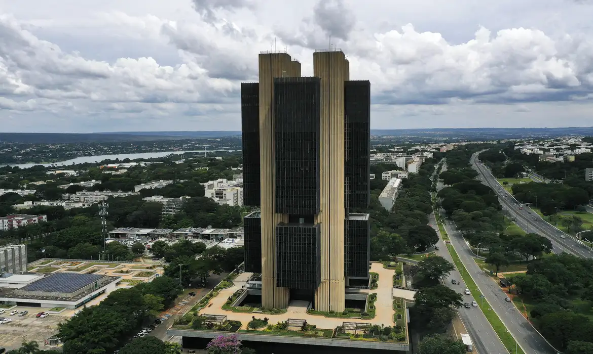 A projeção do mercado para o crescimento da economia brasileira em 2025 ficou em 2,16% -  (crédito: Agência Brasil)