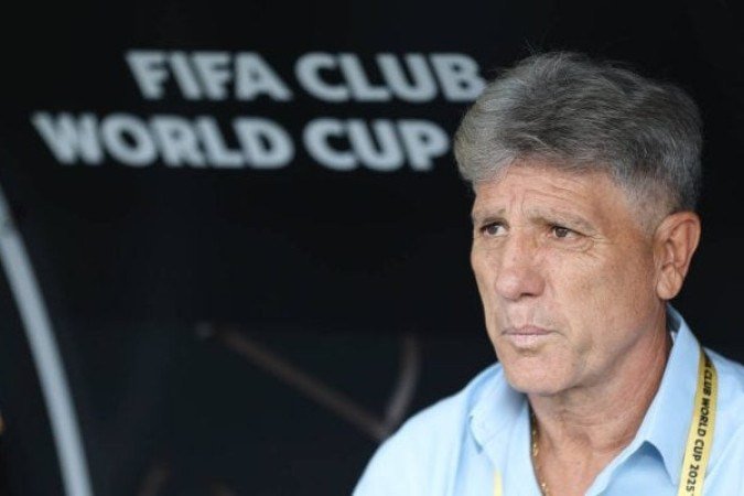 RENATO GAÚCHO - Mais uma vez o treinador conseguiu se destacar pela sua formação. Segurou bem o jogo ao longo da primeira etapa, com uma defesa que não permitiu chegadas do time saudita. Depois, teve estrela na segunda etapa, para colocar Hércules, que mais uma vez brilhou na partida. Nota: 8 - Foto: Lucas Merçon/Fluminense FC