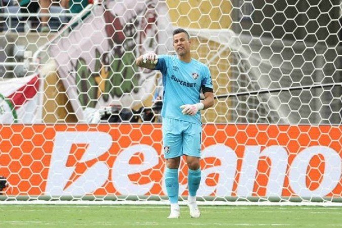 FÁBIO - Foi exigido poucas vezes, mas quando precisou trabalhar, foi muito bem, com duas boas defesas, principalmente uma na reta final do primeiro tempo. Nota: 7 - Foto: Lucas Merçon/Fluminense 