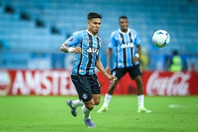 Arezo demonstra empenho para se transferir do Grêmio e sacramentar retorno ao Peñarol - (crédito: Foto: Lucas Uebel / Grêmio FBPA) Arezo demonstra empenho para se transferir do Grêmio e sacramentar retorno ao Peñarol - (crédito: Foto: Lucas Uebel / Grêmio FBPA)