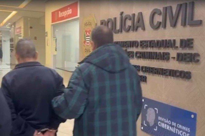 Funcionário terceirizado confessou ter recebido R$ 15 mil para fornecer login e senha. Roque disse que não conheceu os criminosos pessoalmente - (crédito: Reprodução) Funcionário terceirizado confessou ter recebido R$ 15 mil para fornecer login e senha. Roque disse que não conheceu os criminosos pessoalmente - (crédito: Reprodução)