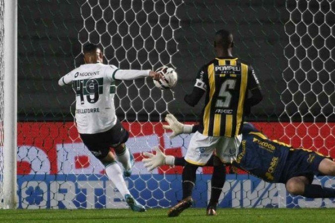 Time paranaense venceu com autoridade equipe do interior do Rio de Janeiro - (crédito: Foto: JP Pacheco | Coritiba) Time paranaense venceu com autoridade equipe do interior do Rio de Janeiro - (crédito: Foto: JP Pacheco | Coritiba)