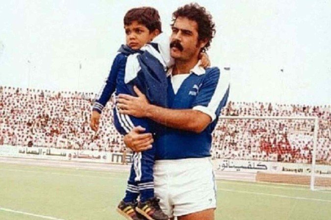 Rivellino na época em que defendia as cores do Al-Hilal, da Arábia Saudita - (crédito: Foto: ahdaaf.me) Rivellino na época em que defendia as cores do Al-Hilal, da Arábia Saudita - (crédito: Foto: ahdaaf.me)