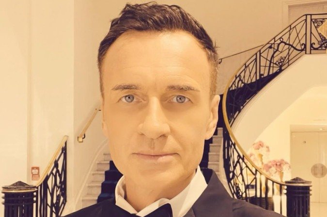 Julian MacMahon morreu na última quarta-feira, aos 56 anos, em decorrência de câncer. - (crédito: Reprodução/Instagram) Julian MacMahon morreu na última quarta-feira, aos 56 anos, em decorrência de câncer. - (crédito: Reprodução/Instagram)