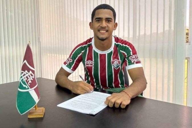 Vagno, de 18 anos, assina novo vínculo com o Fluminense, clube que o revelou -  (crédito: Foto: Divulgação/FFC)