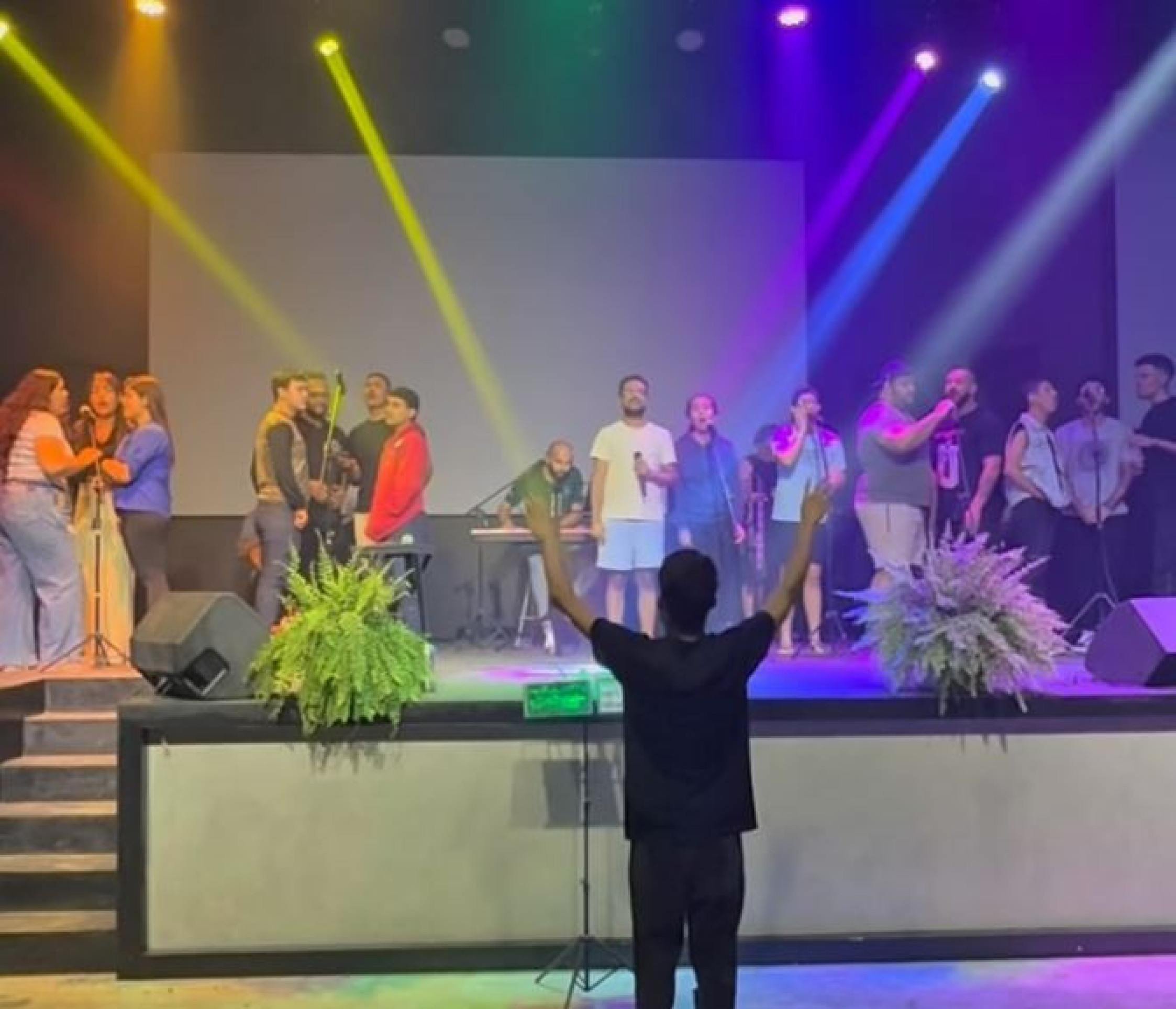 Igreja em Taguatinga reúne fiéis da comunidade LGBT+