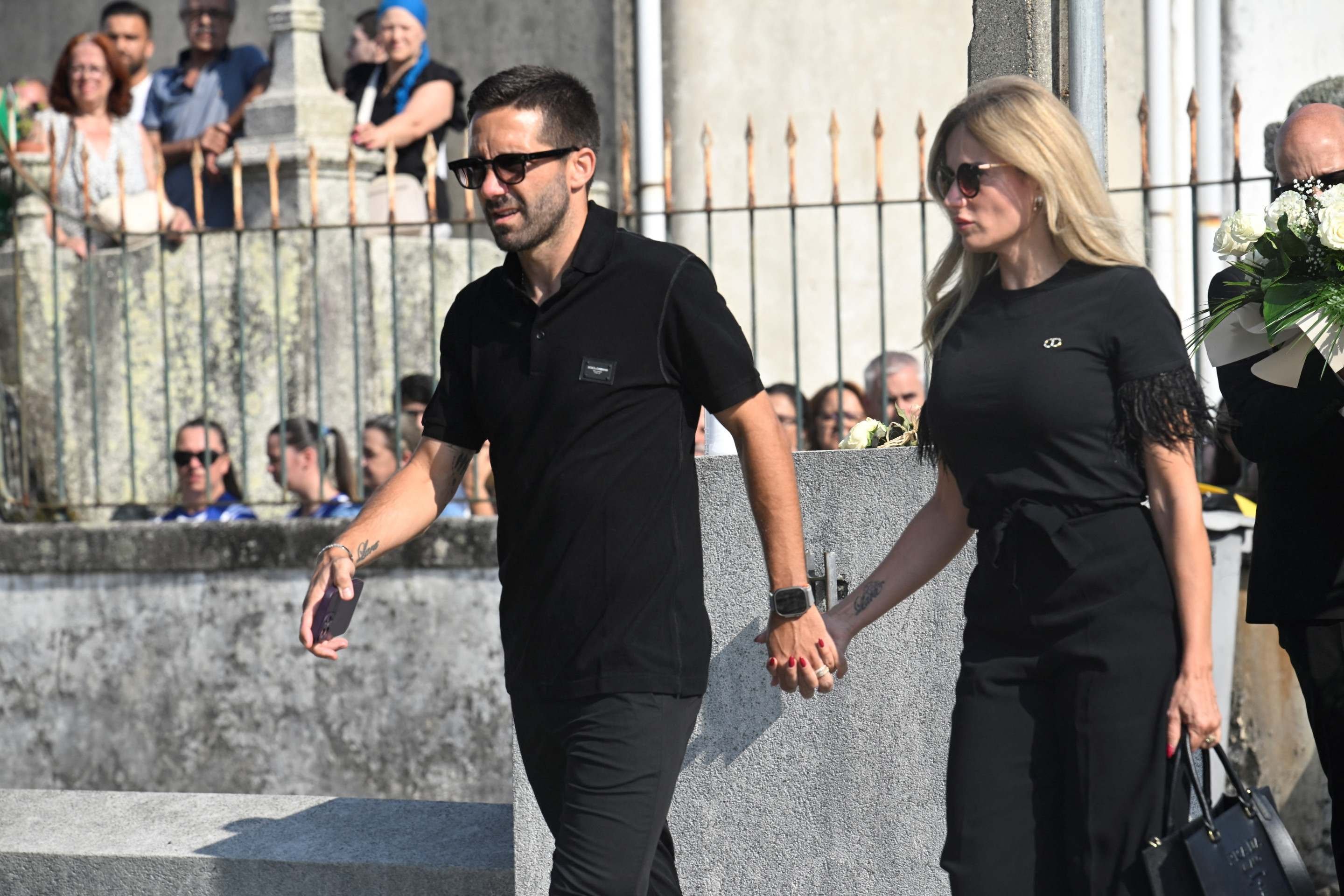 O jogador de futebol português João Moutinho chega para os funerais do atacante português do Liverpool, Diogo Jota, e de seu irmão André Silva, na Igreja Matriz de Gondomar, nos arredores do Porto, em 5 de julho de 2025      