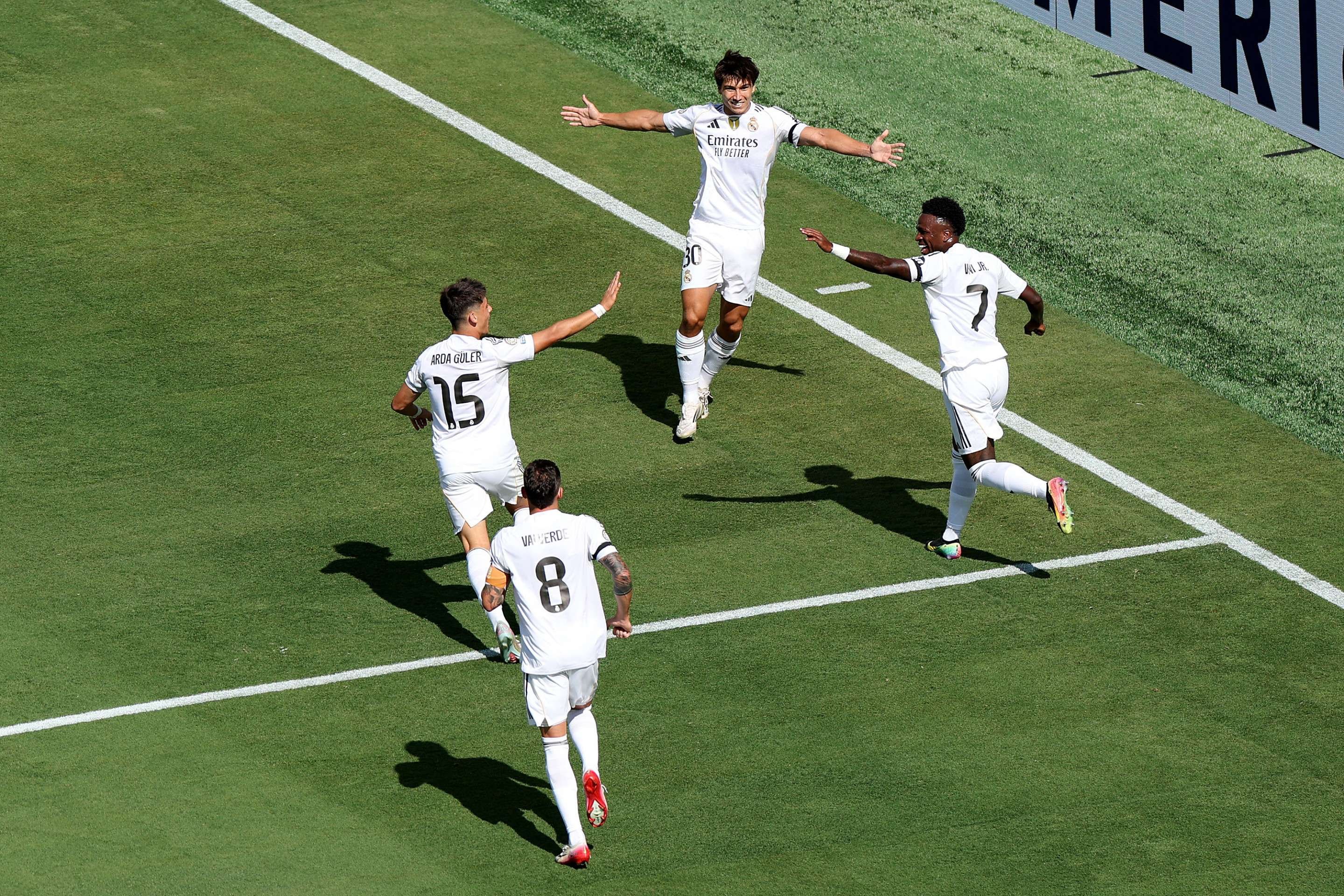Real elimina Borussia com aula de marketing e pega PSG na semi da Copa