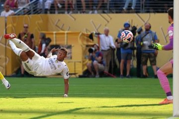 Real Madrid's French forward #09 Kylian Mbappe  scores his team's third goal during the FIFA Club World Cup 2025 quarterfinal football match between Spain's Real Madrid and Germany's Borussia Dortmund at the MetLife stadium in East Rutherford, New Jersey on July 5, 2025. (Photo by CHARLY TRIBALLEAU / AFP)
      
