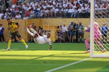 Kylian Mbappé mostrou recurso e surpreendeu o lateral brasileiro Yan Couto ao marcar de voleio e decretar a vitória e a classificação do Real no Mundial - (crédito: Cahrly Triballeau/AFP) Kylian Mbappé mostrou recurso e surpreendeu o lateral brasileiro Yan Couto ao marcar de voleio e decretar a vitória e a classificação do Real no Mundial - (crédito: Cahrly Triballeau/AFP)