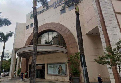 Mulher foi presa por furtar mais de R$ 1 mil em produtos de supermercado do shopping DiamondMall -  (crédito: Google Street View)