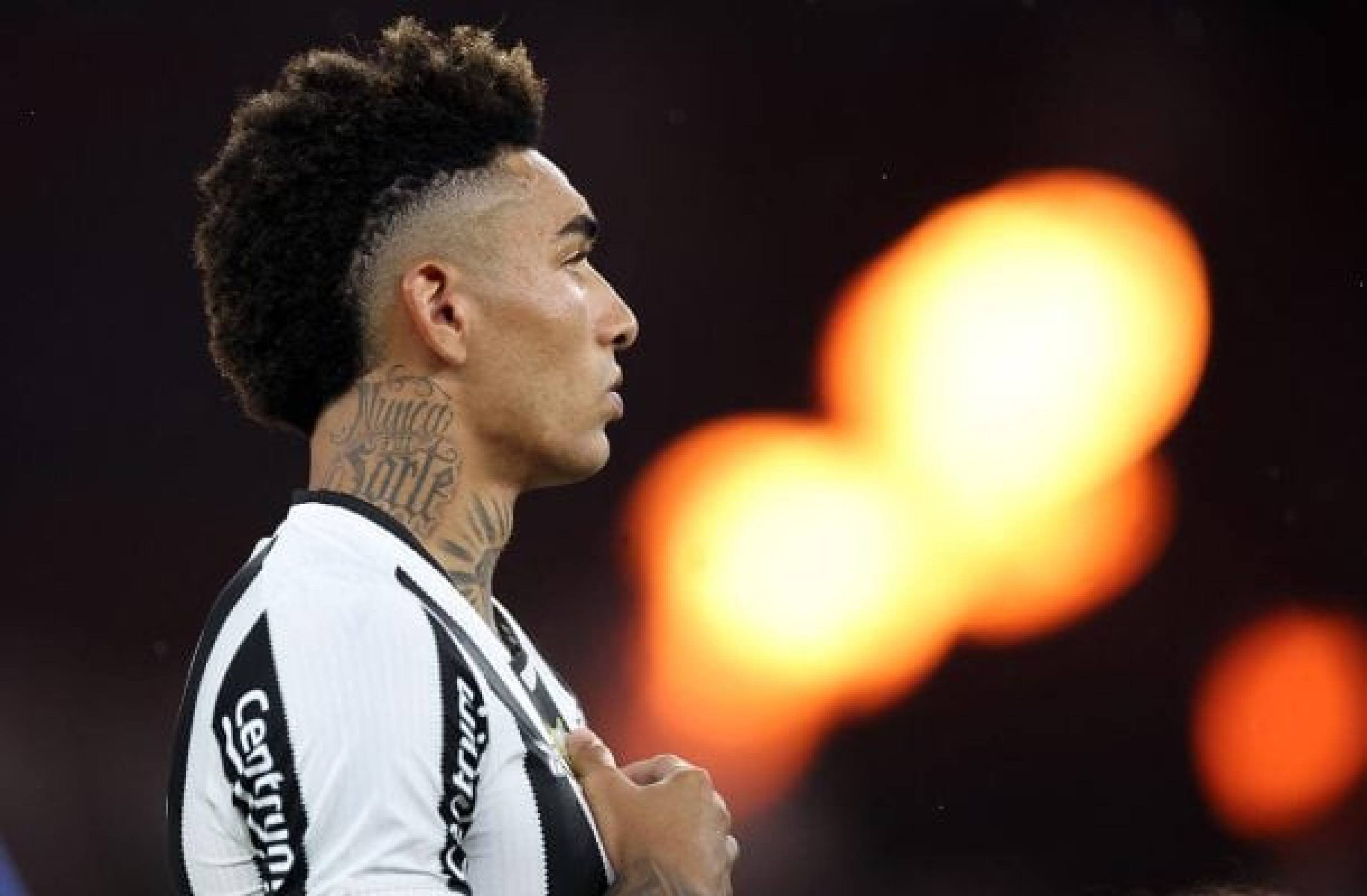 Botafogo oficializa saída de Igor Jesus e se despede do centroavante