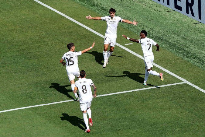 Gonzalo Garcia comemora com os companheiros o gol que abriu o caminho para a classificação sobre o Borussia Dortmund - (crédito: Sandra Montanez/Getty Images via AFP) Gonzalo Garcia comemora com os companheiros o gol que abriu o caminho para a classificação sobre o Borussia Dortmund - (crédito: Sandra Montanez/Getty Images via AFP)