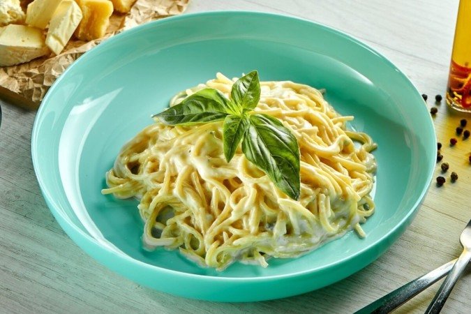 Macarrão com molho três queijos (Imagem: ismishko | Shutterstock) -  (crédito: EdiCase)