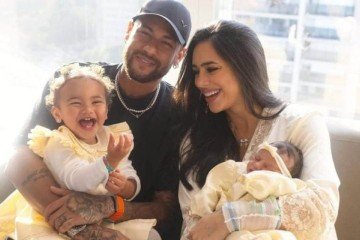 Neymar e Bruna Biancardi com as duas filhas do casal: Mavie e Mel  -  (crédito: Foto: Reprodução Instagram)