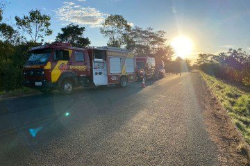 Acidente mata uma mulher e deixa três feridos na GO-244, perto da ponte do rio do Ouro, no povoado do Estreito