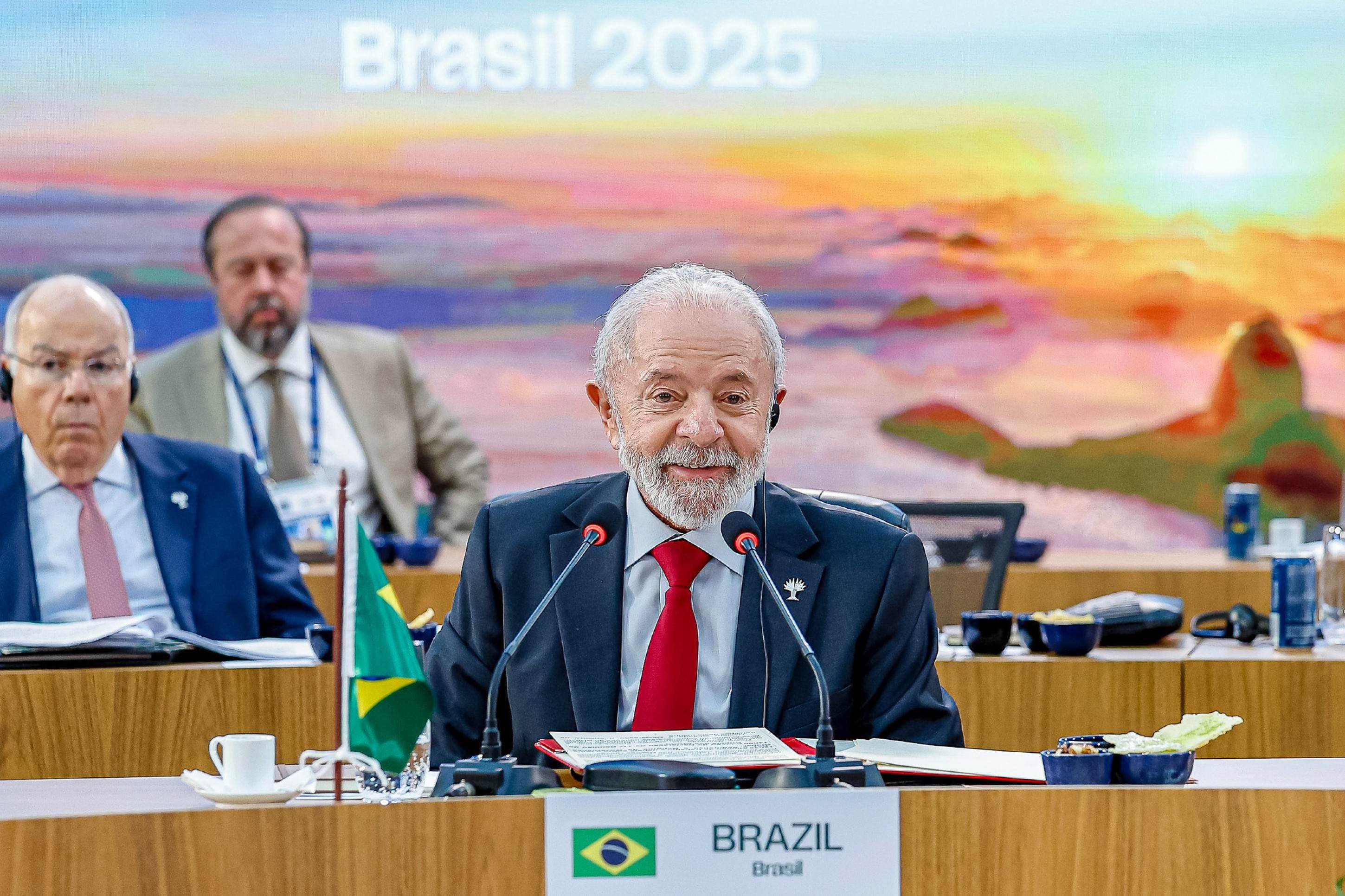Lula defende reforma da OMC após reunião com líderes do Brics