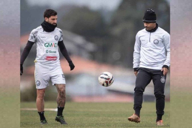 Operário busca subir na tavela da Série B recebendo a Chapecoense -  (crédito: Foto: Reprodução Instagram Operário-PR)