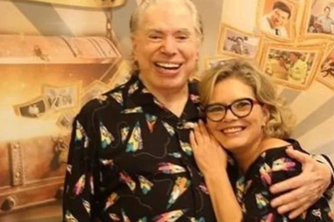 Segundo Cintia, ela e os filhos ficaram no meio de um impasse entre o ex-marido e Silvio Santos. Segundo Cintia, ela e os filhos ficaram no meio de um impasse entre o ex-marido e Silvio Santos.