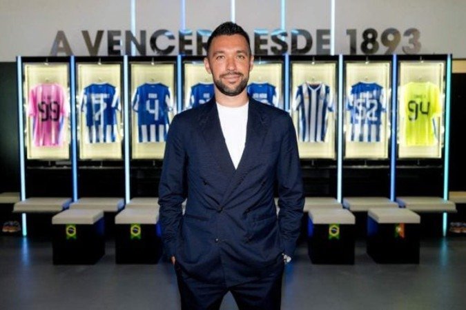 Francesco Farioli, italiano de 36 anos, assumirá o Porto por duas temporadas - (crédito: Foto: Divulgação/ Porto FC) Francesco Farioli, italiano de 36 anos, assumirá o Porto por duas temporadas - (crédito: Foto: Divulgação/ Porto FC)