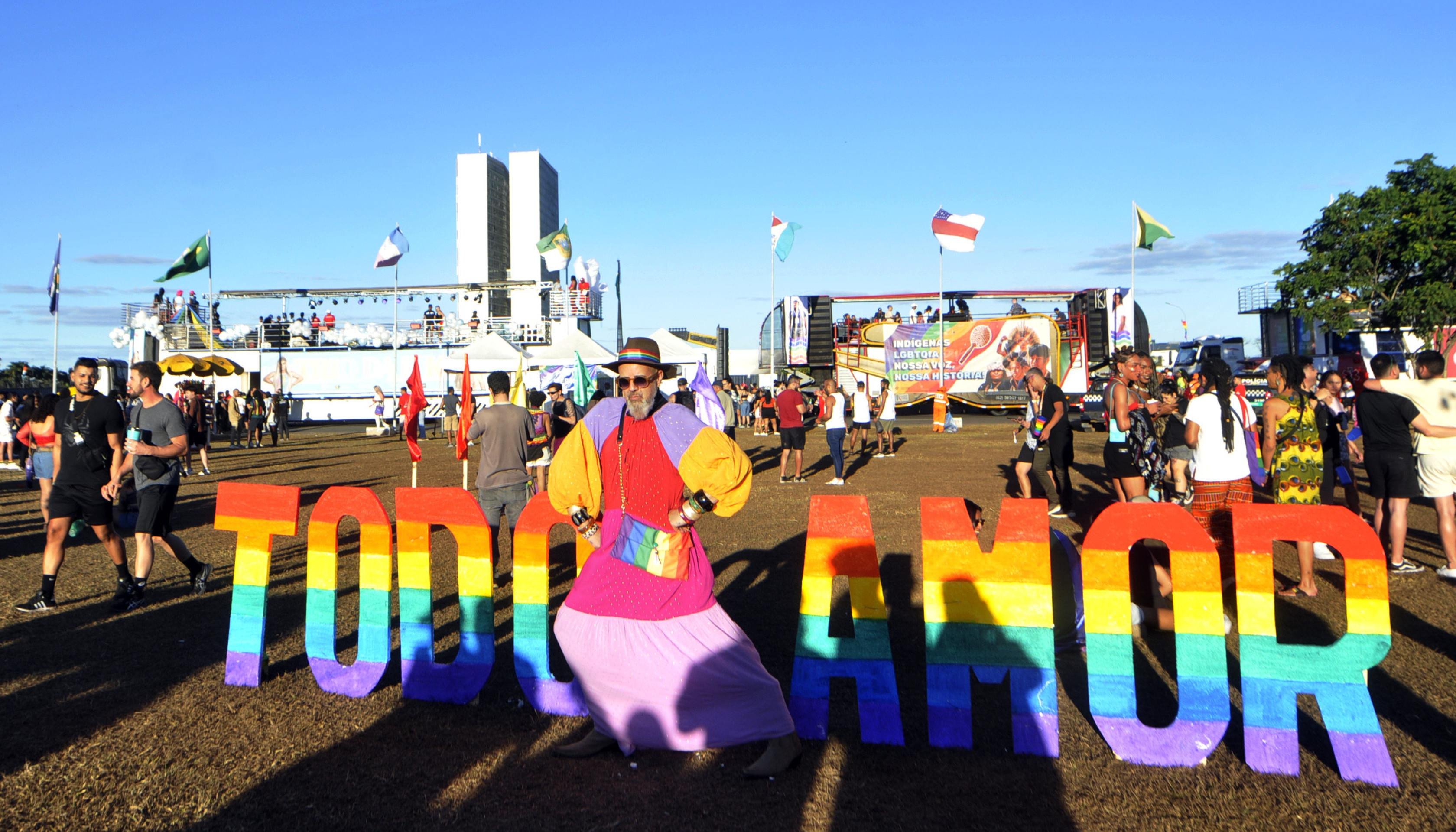 Fotos: Parada LGBTQIA+ reúne milhares na Esplanada dos Ministérios Fotos: Parada LGBTQIA+ reúne milhares na Esplanada dos Ministérios