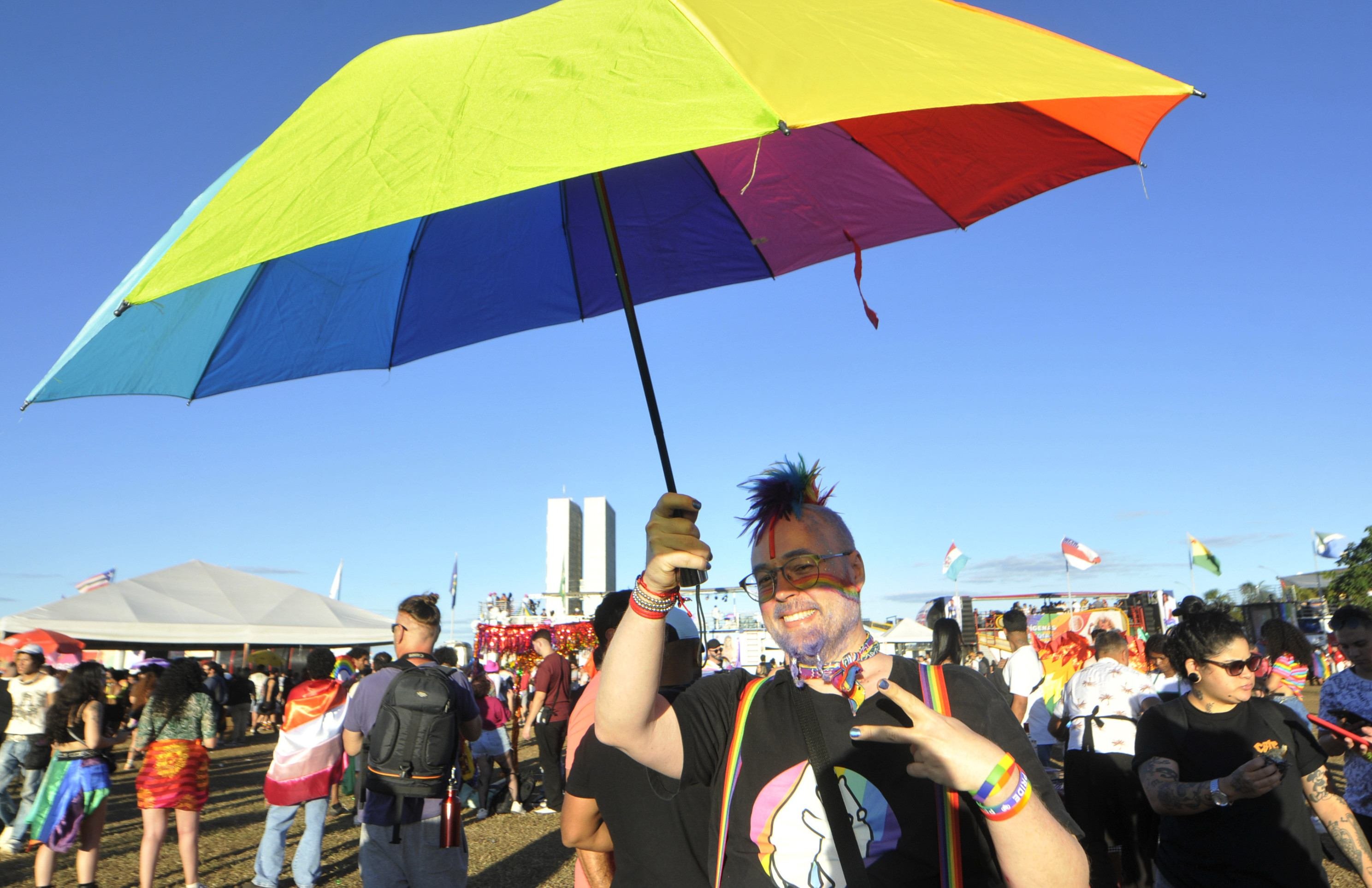  Vicente de Paula mistura militância social e festa na Parada LGBTQIA+