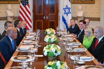 Jantar de Trump na Casa Branca: articulação e discurso ensaiado com Israel -  (crédito: ANDREW CABALLERO-REYNOLDS / AFP)
