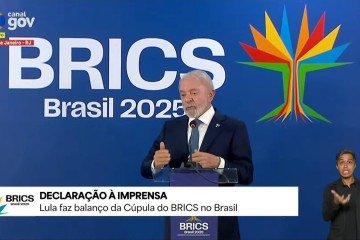 Lula fala com a imprensa durante coletivas de imprensa -  (crédito: Reprodução Youtube)