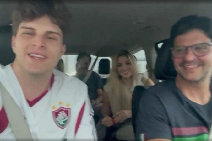 Torcedores do Fluminense deram carona à família de Beraldo, zagueiro do PSG, até Nova Iorque -  (crédito: Foto: Reprodução)